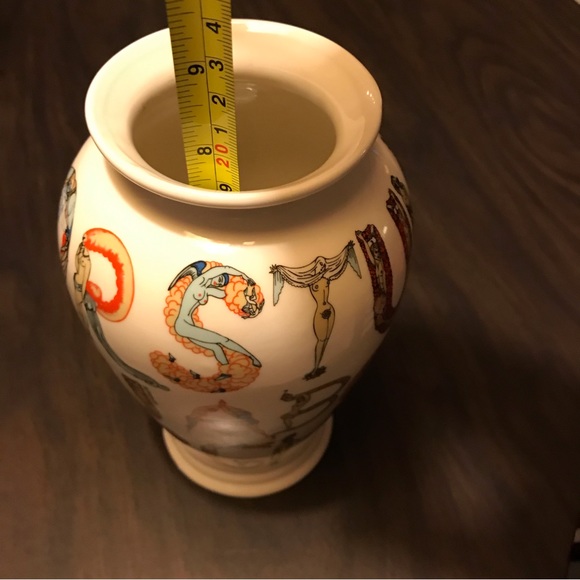 Supreme Alphabet Ceramic Vase - Picture 3 of 6